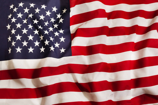 Stati Uniti d'America stato indipendente bandiera nazionale striscione primo piano con tessitura tessuto ondulante
  - Foto, immagini