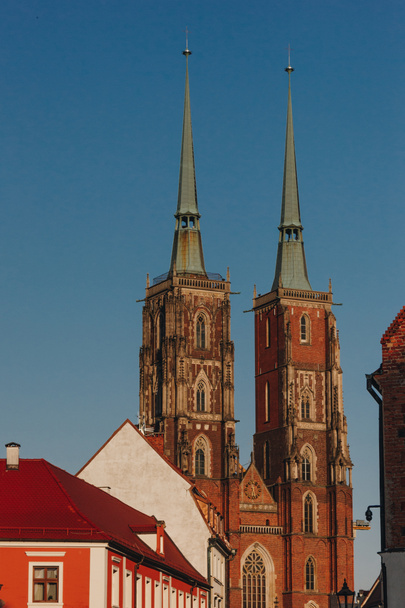 Katedra Świętego Jana Chrzciciela w antyki przed błękitne niebo, Wrocław - Zdjęcie, obraz