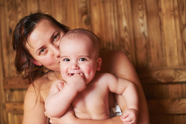 Happy mother holding her toddler son - Foto, Bild