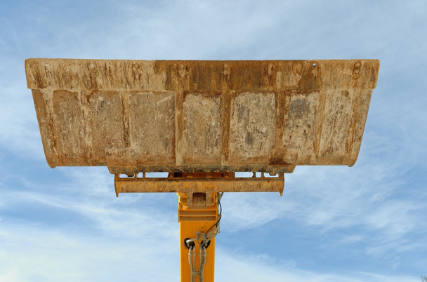 gökyüzü arka plan üzerinde buldozer kazı Kepçe - Fotoğraf, Görsel