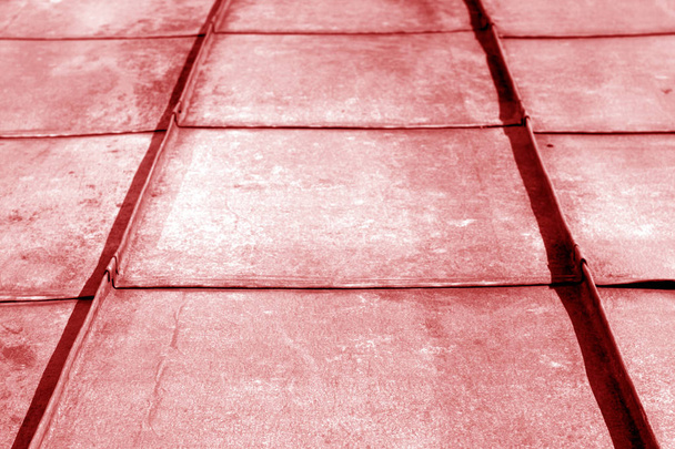 Telhado de metal velho em tom vermelho. Fundo abstrato e textura
. - Foto, Imagem