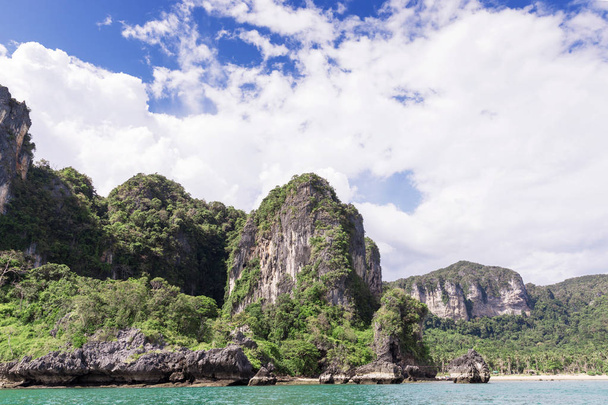 Popular travel tropical karst rocks perfect for climbing Tonsai  - Zdjęcie, obraz
