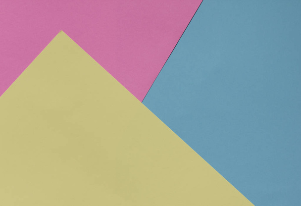 Δημιουργική γεωμετρικά χαρτί υπόβαθρο. Παστέλ χρώματα, ροζ, μπλε, κίτρινο. Άντληση. Πρότυπο. Το Top view. - Φωτογραφία, εικόνα