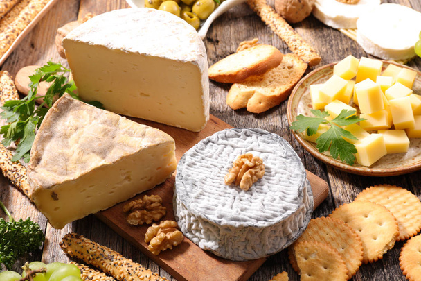 variety of cheese on wooden background - Foto, Imagen