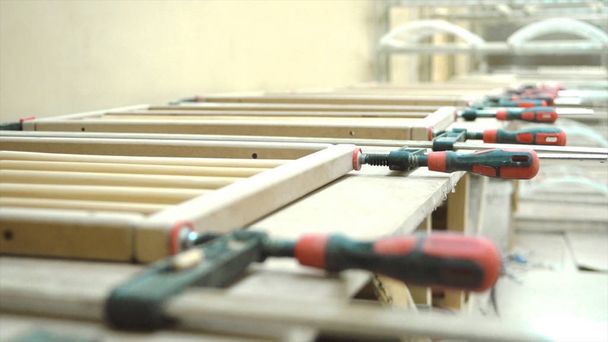 Meubles en bois usine industrielle. Magasin. Production de meubles
. - Photo, image
