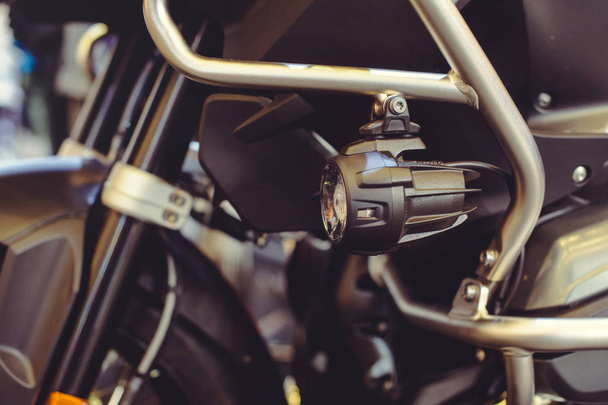 Светодиодные фонари мотоцикла, дополнительное освещение, безопасность движения
. - Фото, изображение
