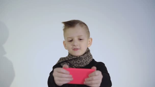 Stylish boy plays races on smartphone on background - Metraje, vídeo