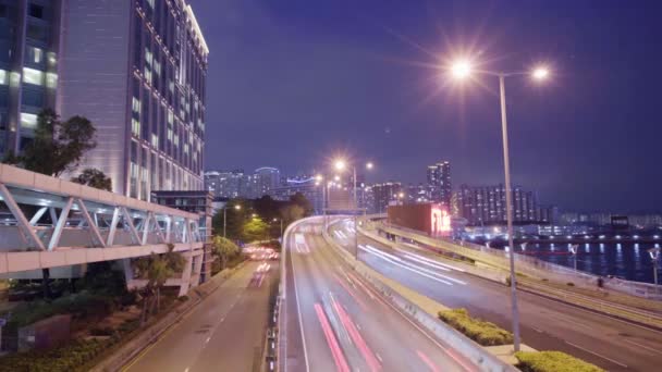 timelapse luchtfoto schieten van het verkeer op grote industriële chinnese stad - Video