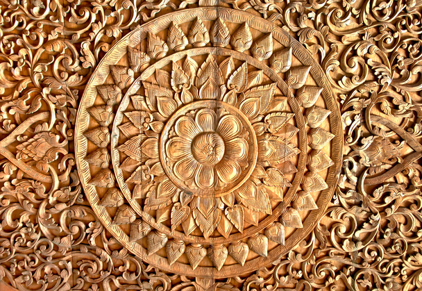 La talla de madera de estilo tailandés
 - Foto, Imagen