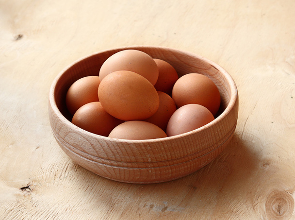 Huevos pardos
 - Foto, Imagen