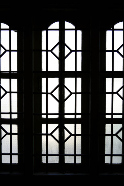 Silhouette del telaio della finestra
 - Foto, immagini