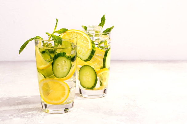 Fresh cucumber water with lemon and mint. - Zdjęcie, obraz