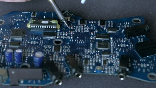 Reparatur von elektronischen Geräten, Zinn-Lötteilen - Filmmaterial, Video