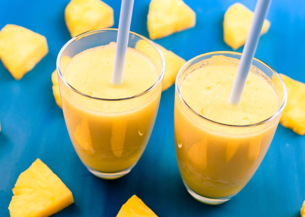 Fresh pineapple juice in the glass,selective focus - Φωτογραφία, εικόνα
