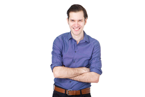 Ritratto di felice imprenditore maschio in piedi con le braccia incrociate su sfondo bianco
 - Foto, immagini