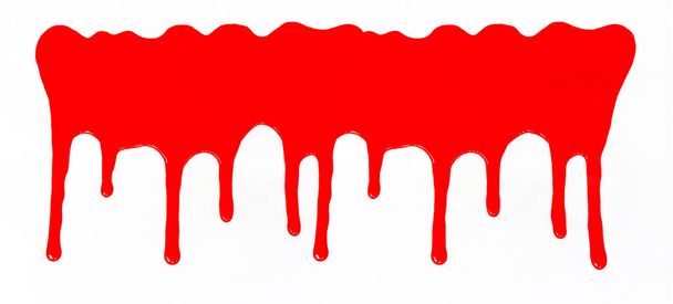 Piros színű csöpögő, színes csepegés háttér. Fehér háttér - Fotó, kép