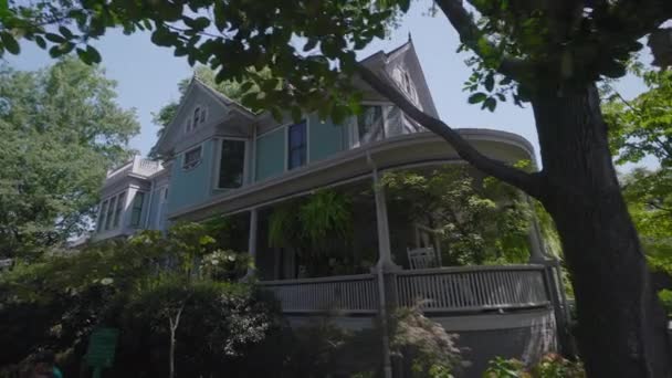 Dům v historickém čtvrtém rajónu, Charlotte, Severní Karolína, říjen 2016, sledování snímku, veřejného prostranství - Záběry, video