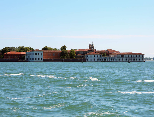 binalar bir kez adanın İtalya Venedik lagoon yakınındaki Venedik San Servolo denilen bir tımarhanede olarak kullanılmıştır - Fotoğraf, Görsel