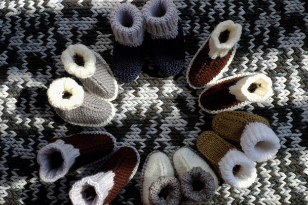 Pletené dětské botičky pro novorozence z příze vlněné deky, roztomilý rukodělné výrobky pro obuv - Fotografie, Obrázek