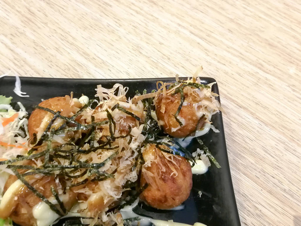 Takoyaki (μπαλάκια στη σχάρα χταπόδι) Γιαπωνέζικα φαγητό του δρόμου - Φωτογραφία, εικόνα