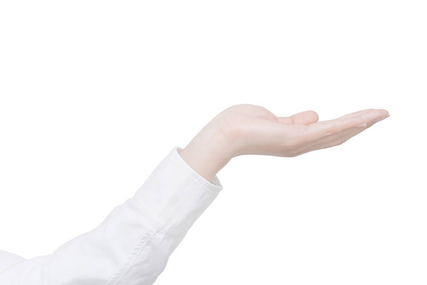weibliche Hand isoliert auf weißem Hintergrund mit Clipping-Pfad. Hand-Aktion, um etwas Ihr Banner oder Ihr Produkt zu zeigen. - Foto, Bild