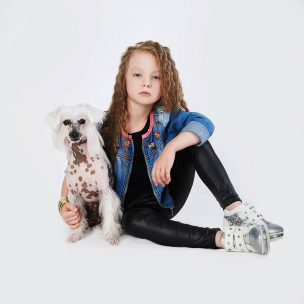 little girl with doggy.child girl with puppy friend - Zdjęcie, obraz