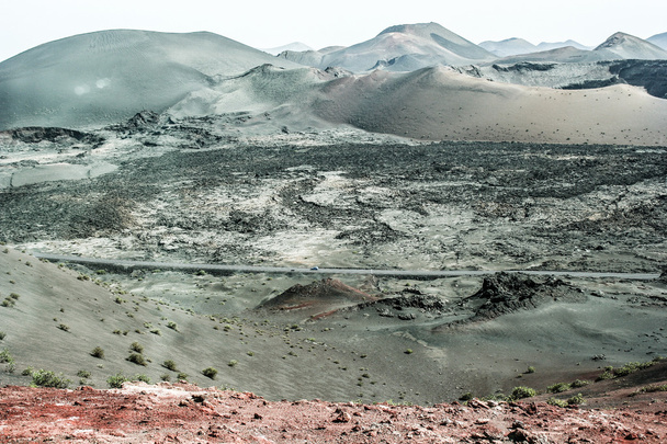Vulkaaninen kraatteri tulivuorilla, Timanfayan kansallispuisto Lanzaroten saarella
 - Valokuva, kuva