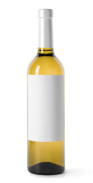 Beyaz arka plan üzerinde boş etiket ile lezzetli şarap şişe - Fotoğraf, Görsel
