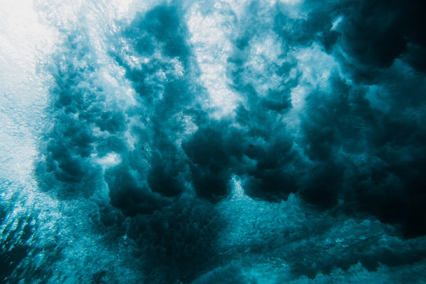 foto de hermosa ola de mar azul limpio para el fondo
 - Foto, Imagen