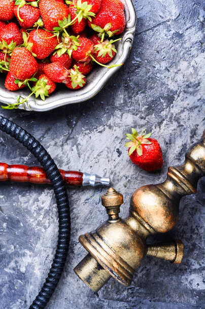 Восточный кальян с ароматом клубники для расслабления Strawberry shisha
 - Фото, изображение