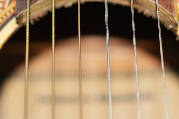 古典的なアコースティック ギターの弦 - 写真・画像
