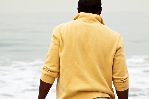 African American man walking on the beach. - Zdjęcie, obraz