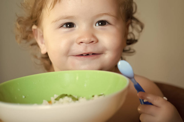 Happy kid having fun. Portrait of smiling child eating - Φωτογραφία, εικόνα