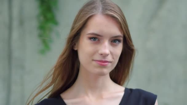 Portrait of a beautiful sexy smiling happy girl - Video, Çekim