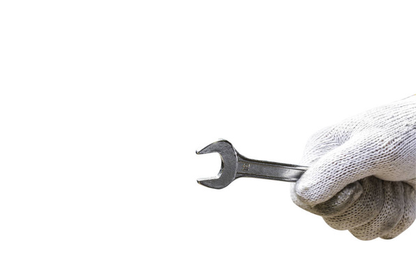 Металевий ключ у чоловічій руці ізольовано на білому тлі. Це має відсічний контур
 - Фото, зображення