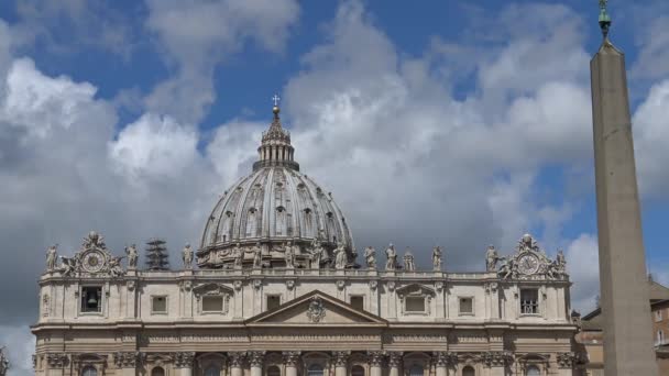  Rzym, dużą kopułę Bazyliki Świętego Piotra. Szybko mot - Materiał filmowy, wideo