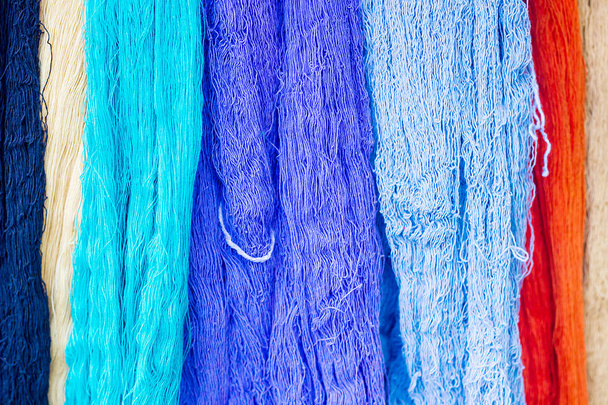 Coloré De Fils De Soie, Teinture De Tissu, Coton Teint Par Sujet Naturel
 - Photo, image
