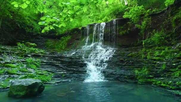 Vodopád v horách - Záběry, video
