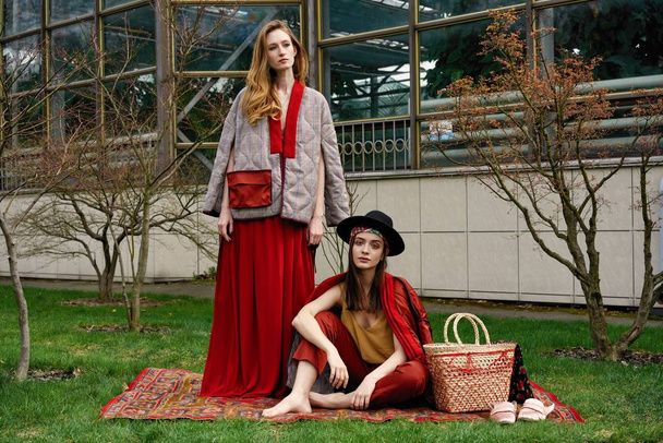 Two young female fashion models posing outdoors                - Foto, imagen