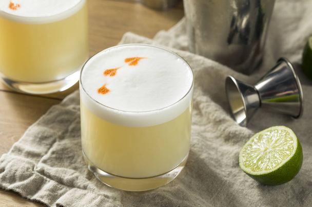 Homemade Pisco Sour Cocktail with Lime and Bitters - Fotoğraf, Görsel