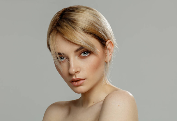 Beauty portrait of fashion female model with natural make up and skin  - Zdjęcie, obraz