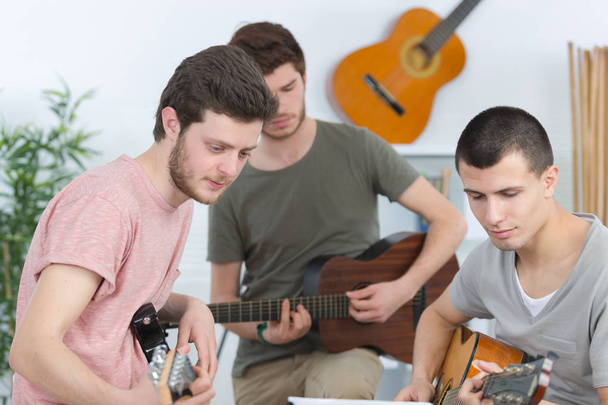 the three guitarist and recreation - Фото, изображение