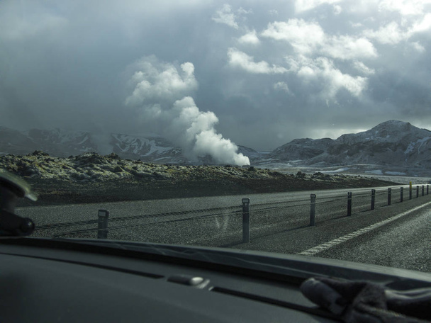 Nationaal park IJsland. Een prachtige landschapsmening IJsland, geothermisch gebied. Dramatische en pittoreske scène                   - Foto, afbeelding