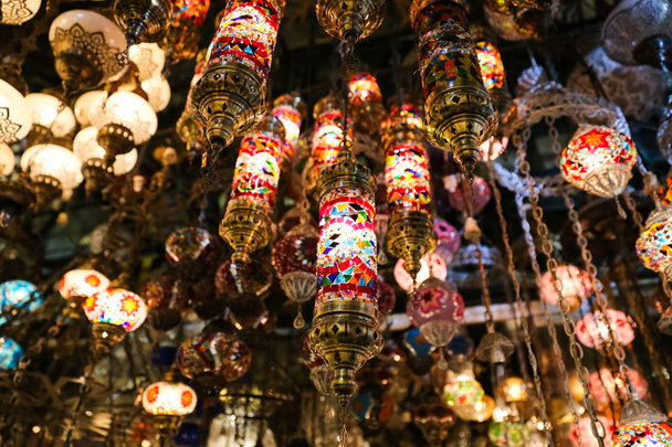 Kleurrijke Turkse Laterns in Grand Bazaar, Istanbul, Turkije - Foto, afbeelding