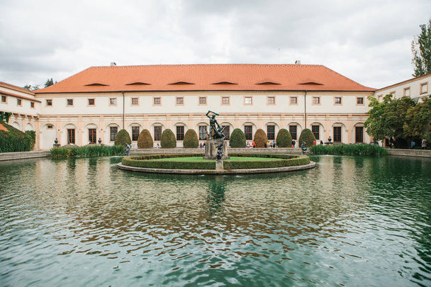 Bella vista della fontana nel Giardino Waldstein a Praga in Repubblica Ceca
 - Foto, immagini