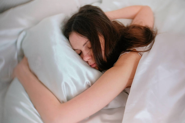 Young woman brunette sleeping in bed. - Fotoğraf, Görsel