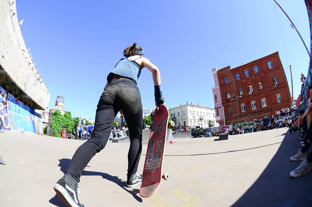 KHARKIV, UKRAINE - 27 MAY, 2018: Skateboarding contest in outdoors skate park during the annual festival of street cultures. - Фото, изображение