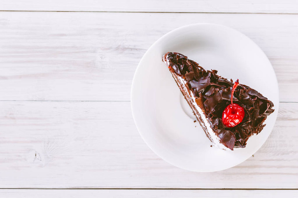 čokoládový dort na dřevěné pozadí - Fotografie, Obrázek