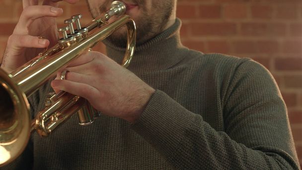 Man Playing trumpet. - Foto, afbeelding