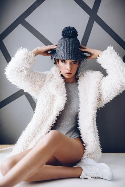 Portrait Beautiful Young Brunette Woman  with Makeup  in fur coat - Foto, Imagem
